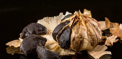 تصویر 3 از سیر سیاه خام تازه و خوشمزه با بسته‌ بندی شکیل